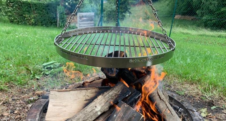Grillrost Edelstahl 47 Cm Mit Kette – Für Schwenkgrill & Dreibein-Grill, 10 Mm Stababstand