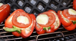 Gegrillte Paprika mit Feta-Käse-Füllung