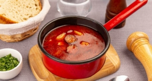 Würstelgulasch mit Kartoffeln