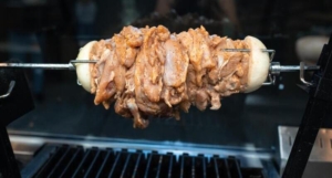 Gasgrill mit Drehspieß