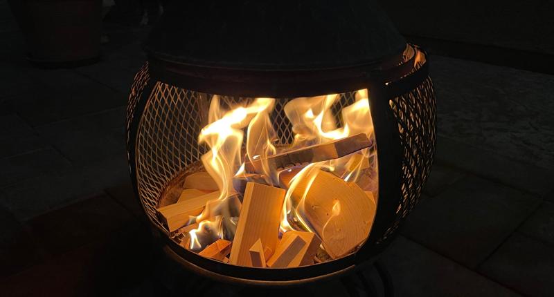 Terrassenofen mit Feuer